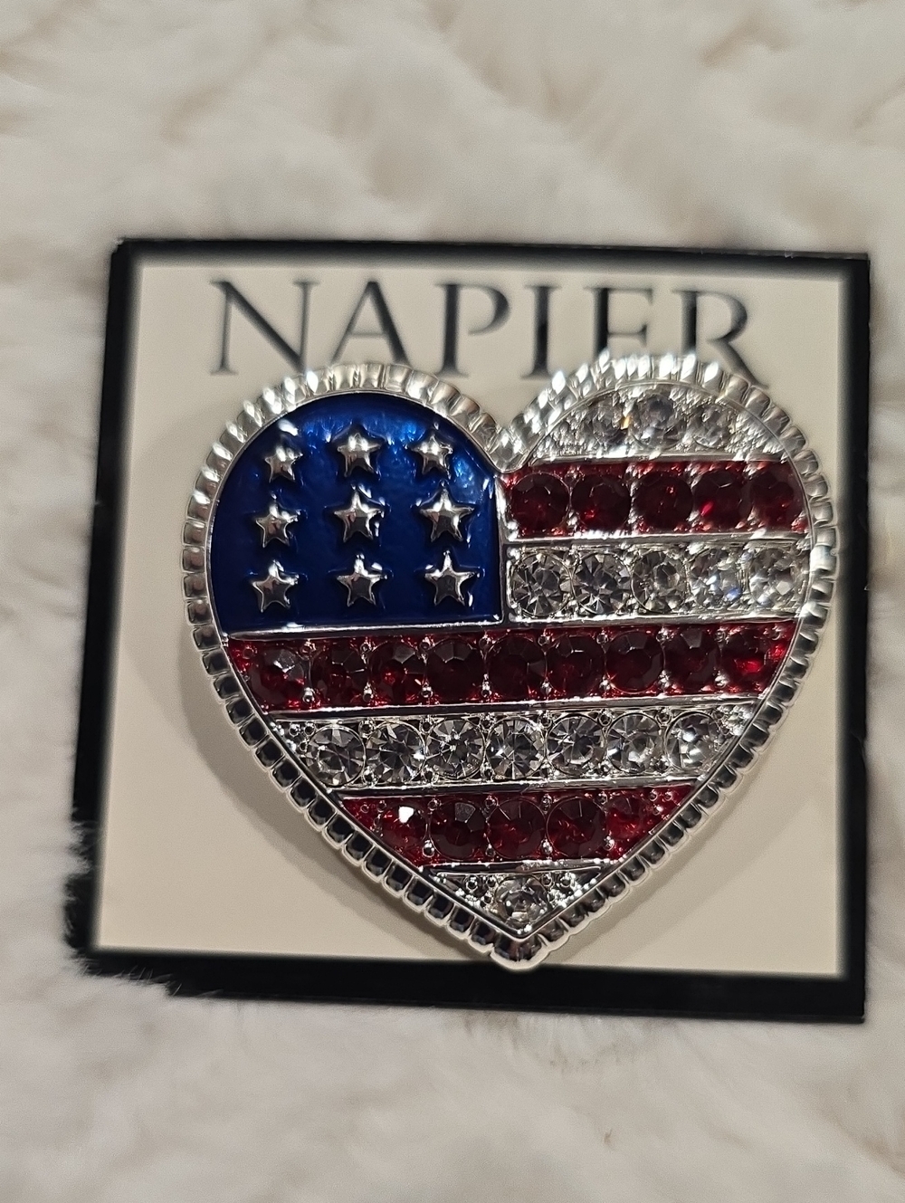 NAPIER BRAND WOMEN'S BEAUTIFUL AMERICAN FLAG HEART FASHION JEWELRY PIN BROOCH